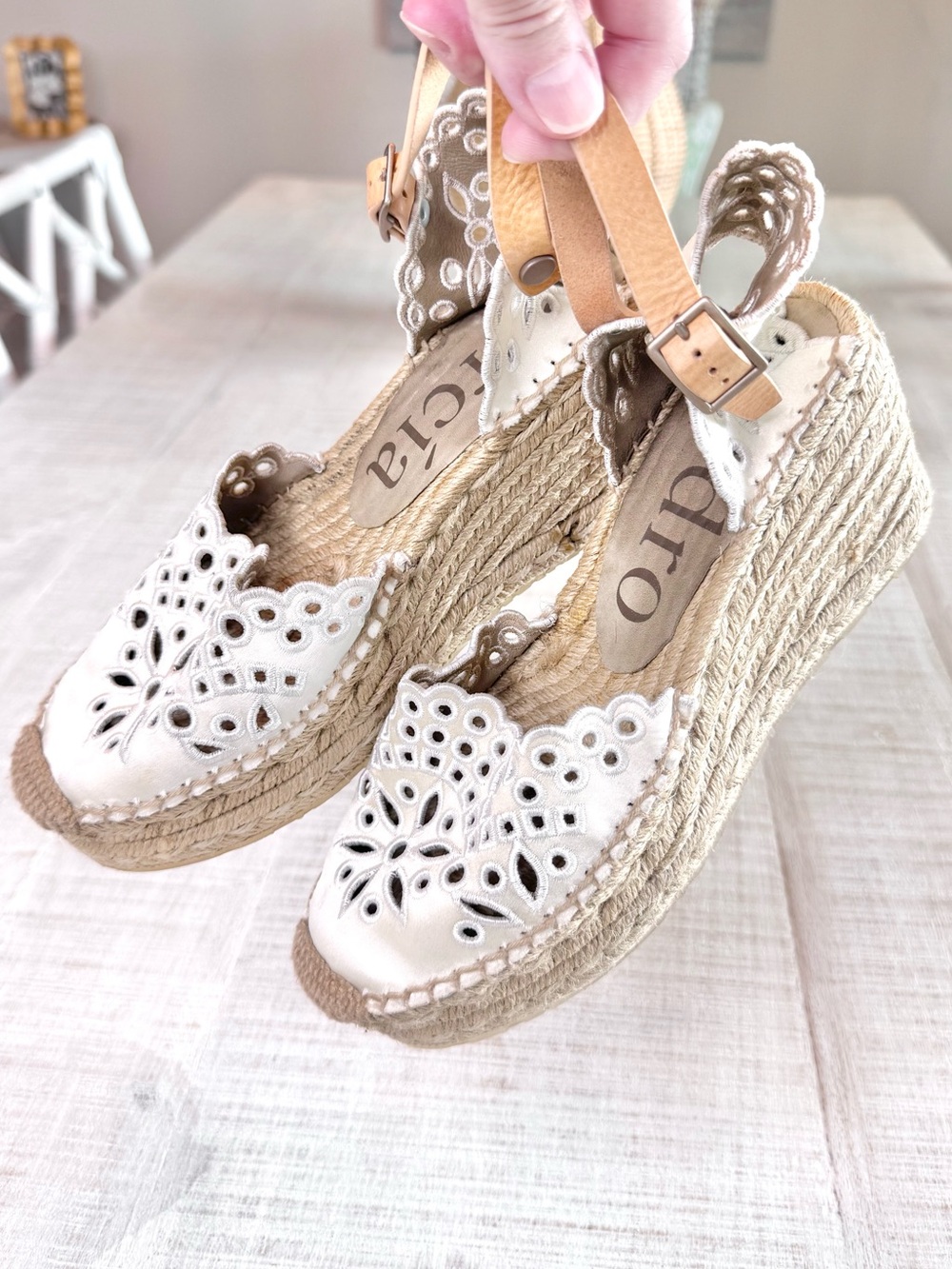 Pedro Garcia Omaira Eyelet Espadrille Wedge Sandals Ivory Size 6-6.5